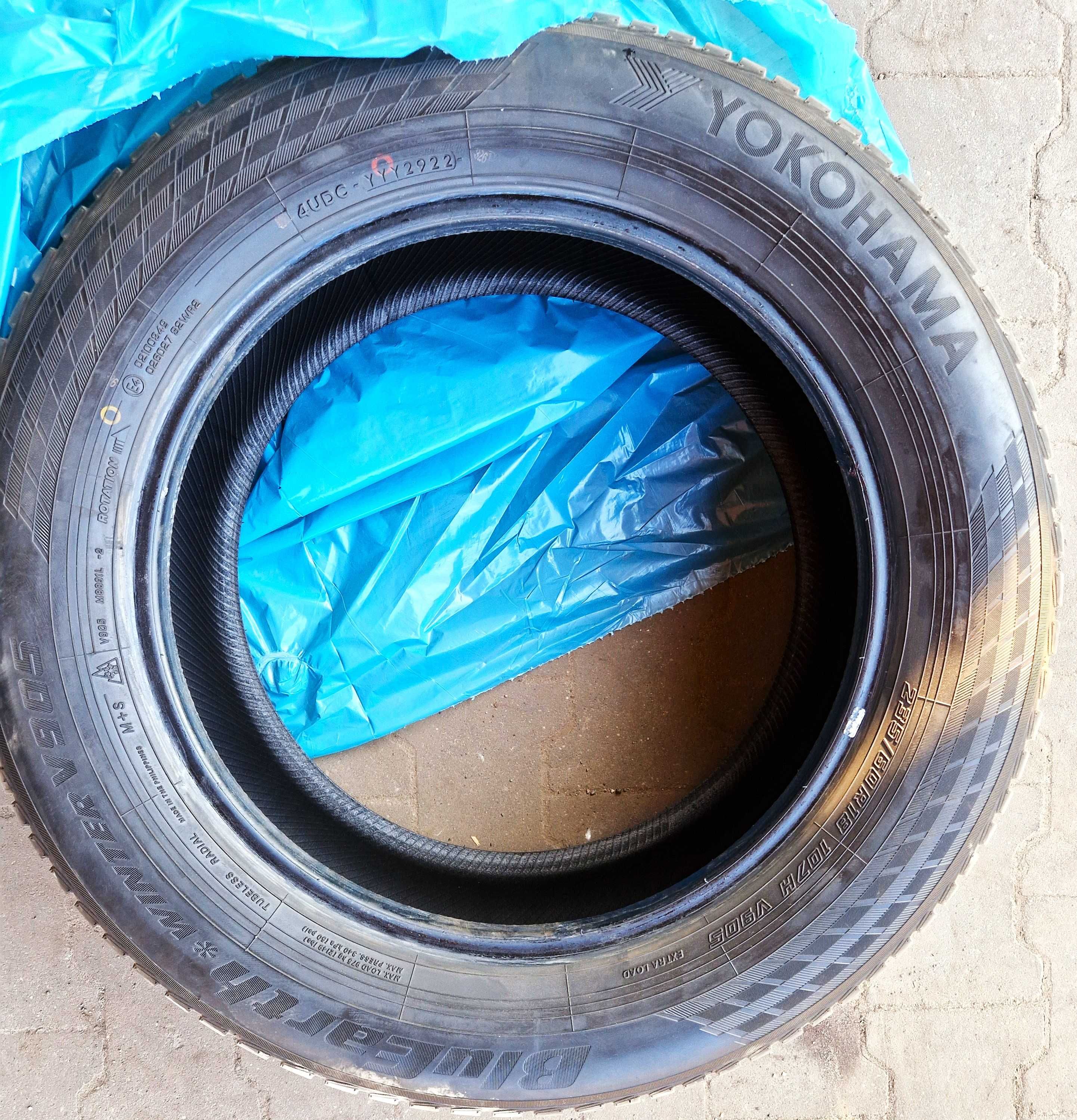 Opony zimowe Yokohama 235/60 R18 BlueEarth V905