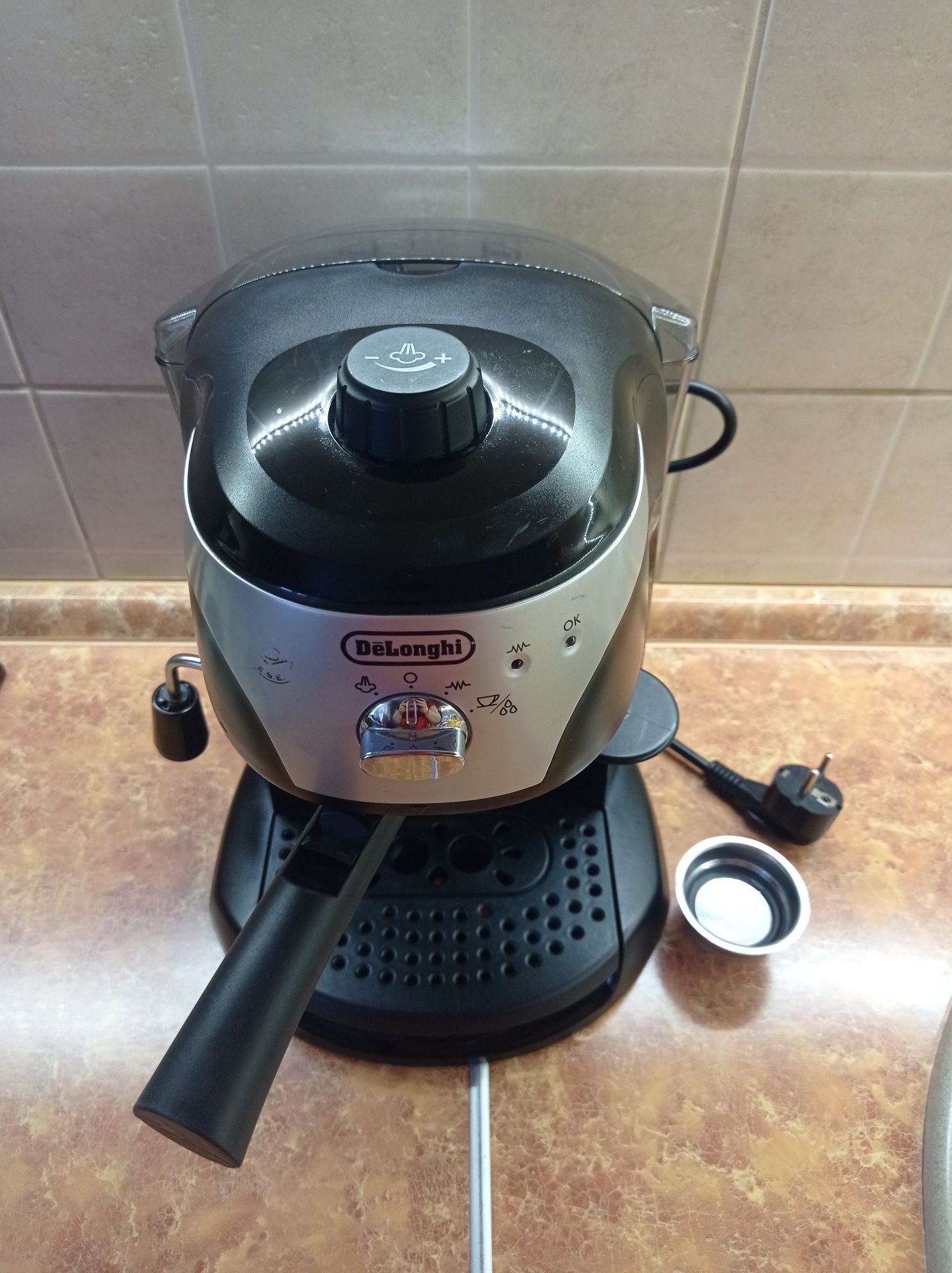 Кофеварка кавоварка эспрессо рожковая Delonghi