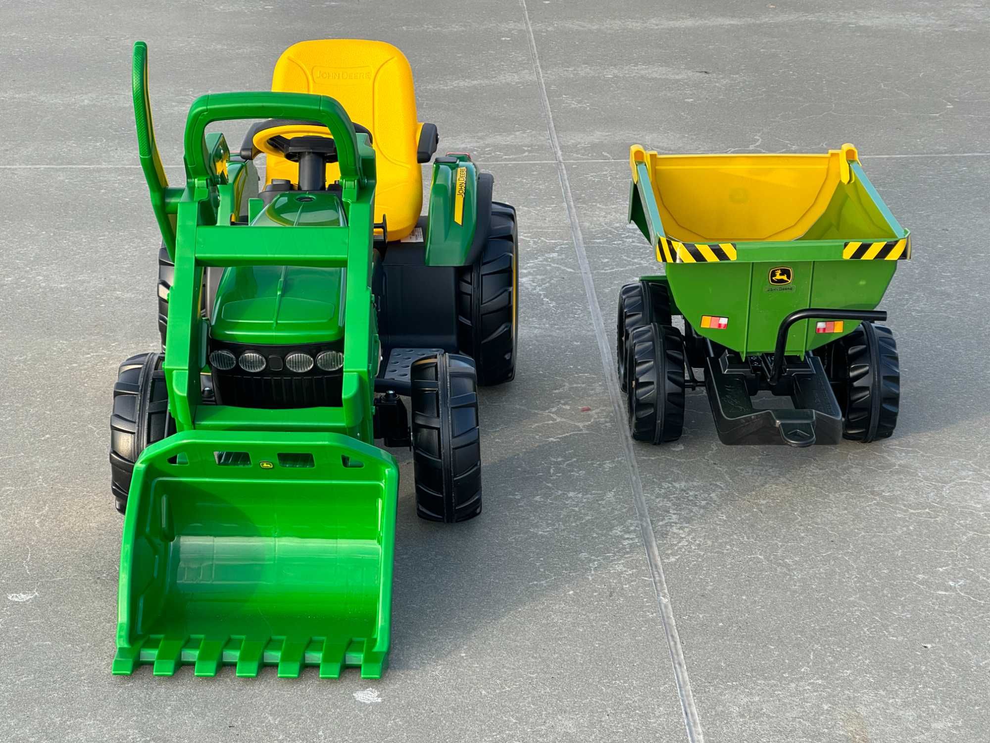 John Deere koparka + przyczepa 2oś. half pipe na akumulator dla dzieci