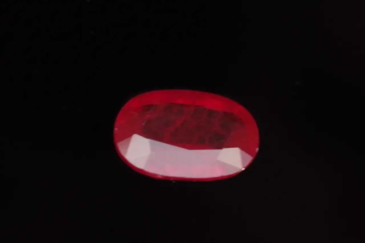 Натуральный облагороженный Рубин 5.5 карат Индия вставка для кольца