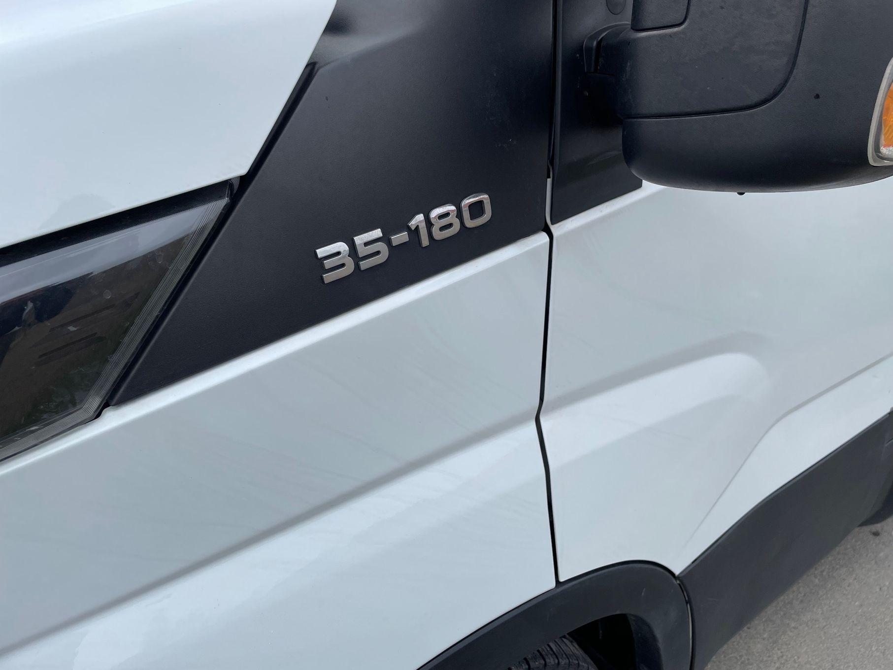 Iveco 35S18 Autolaweta  Autolaweta aluminiowa 5.2m, podwójna sypialnia, pneumatyka