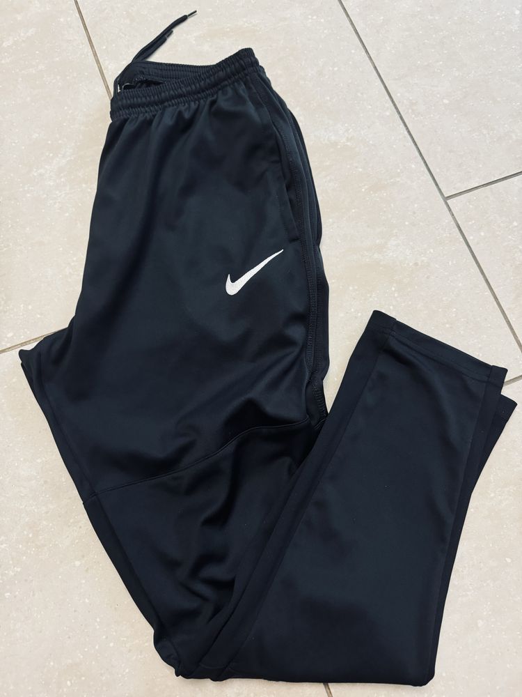 Nike Dri-Fit joggery sportowe czarne spodnie r. S , siłownia, jak nowe