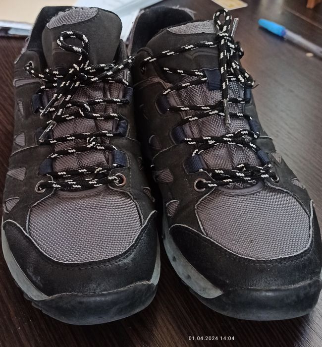 Продам кроссовки 40 размера мужские.