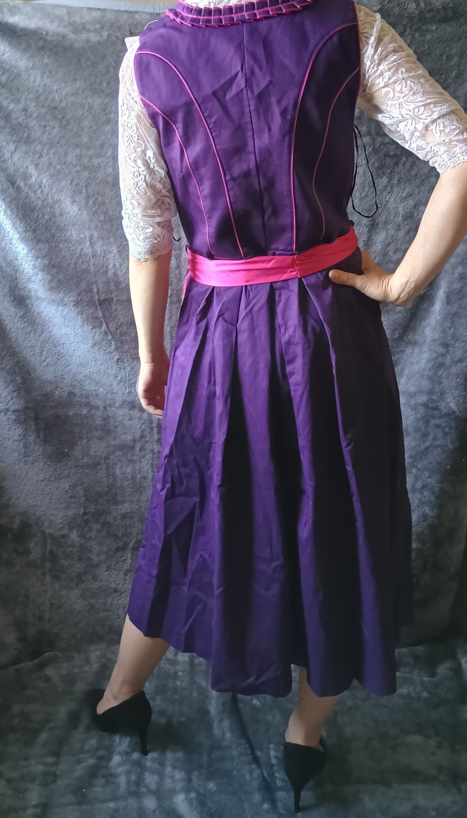 Sukienka bawarska Dirndl tradycyjny strój ludowy
