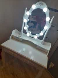 Toaletka z podświetleniem LED