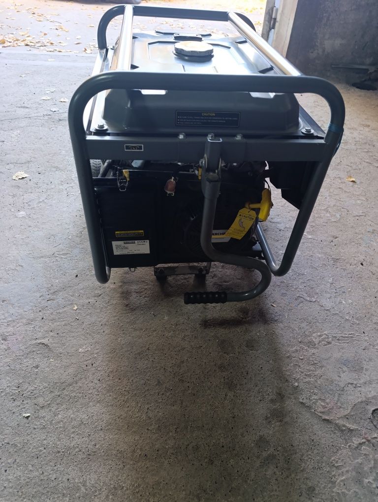 Продам бензиновый генератор karcher 7.5 кВт  3 фазный