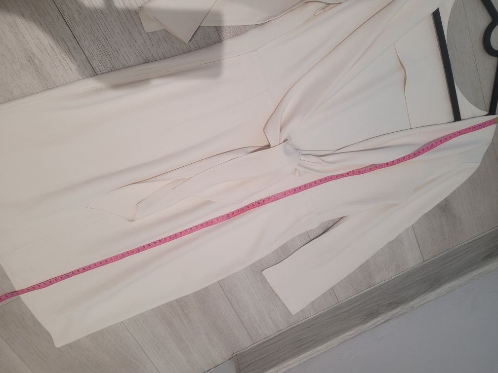 Kremowa sukienka massimo dutti s odkryte plecy