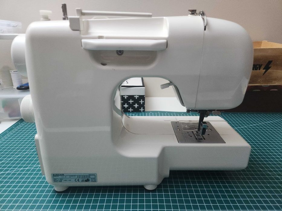 Máquina de Costura Singer Featherweight II (para peças ou arranjo)