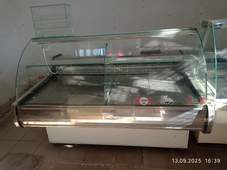 Розпродаж магазину !!! Холодильна вітрина 2 шт. Полиці 2 шт. ТЕРМІНОВО