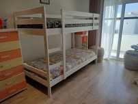 Vendo beliche em madeira branca com dois colchões por 250€