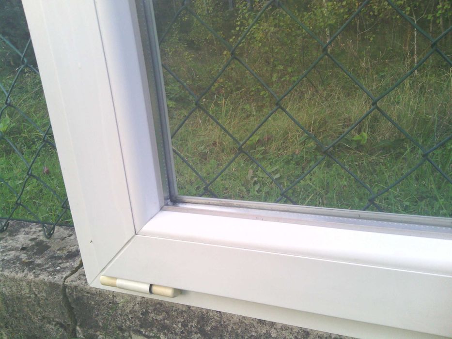 okno plastikowe białe 113 x 57