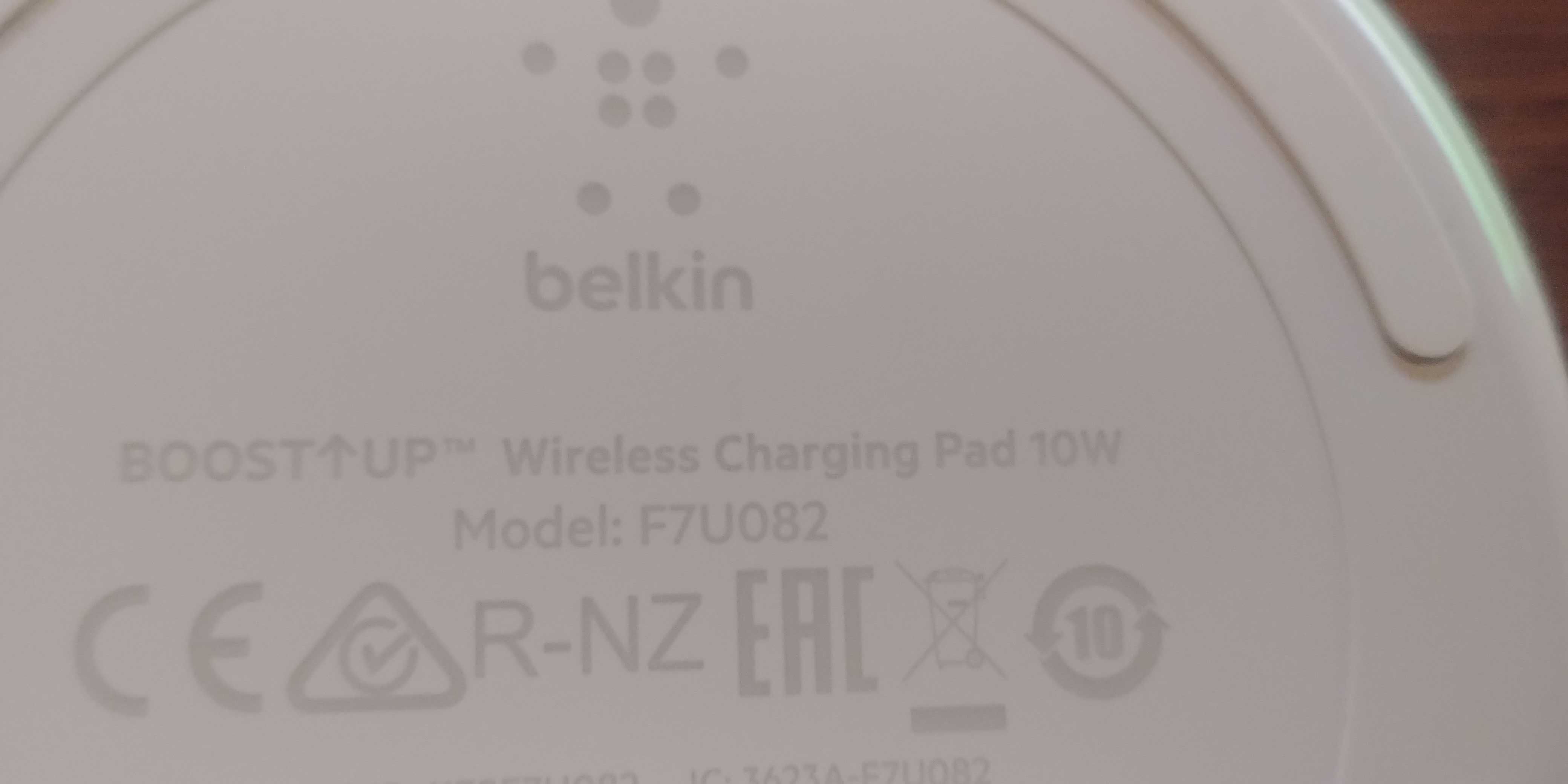 Belkin bezprzewodowa ładowarka biała 10w