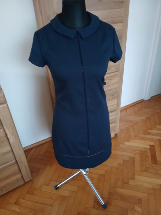 Elegancka sukienka Top  Secret  38 z kołnierzykiem granatowa