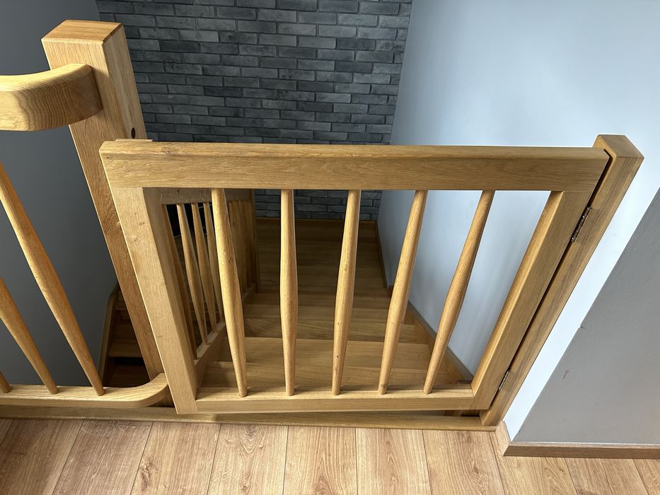 Barierka bramka zabezpieczająca na schody