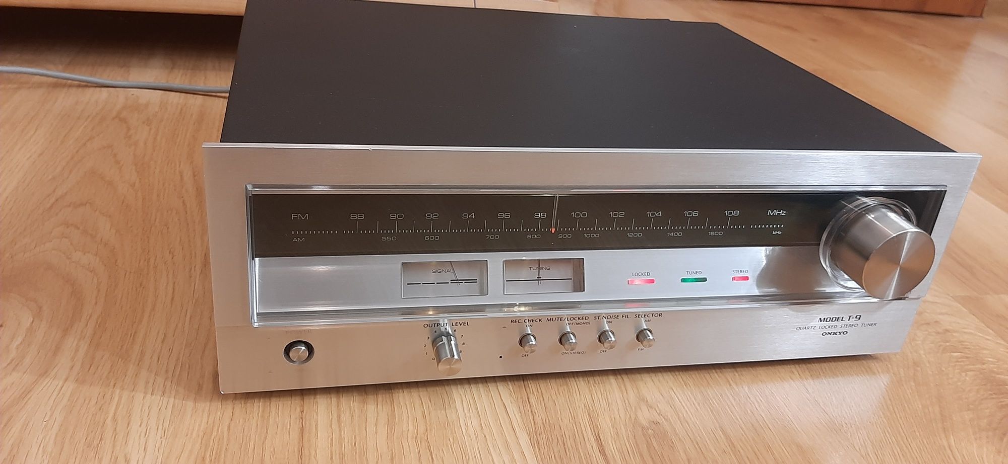 Onkyo Tuner Stereo T-9