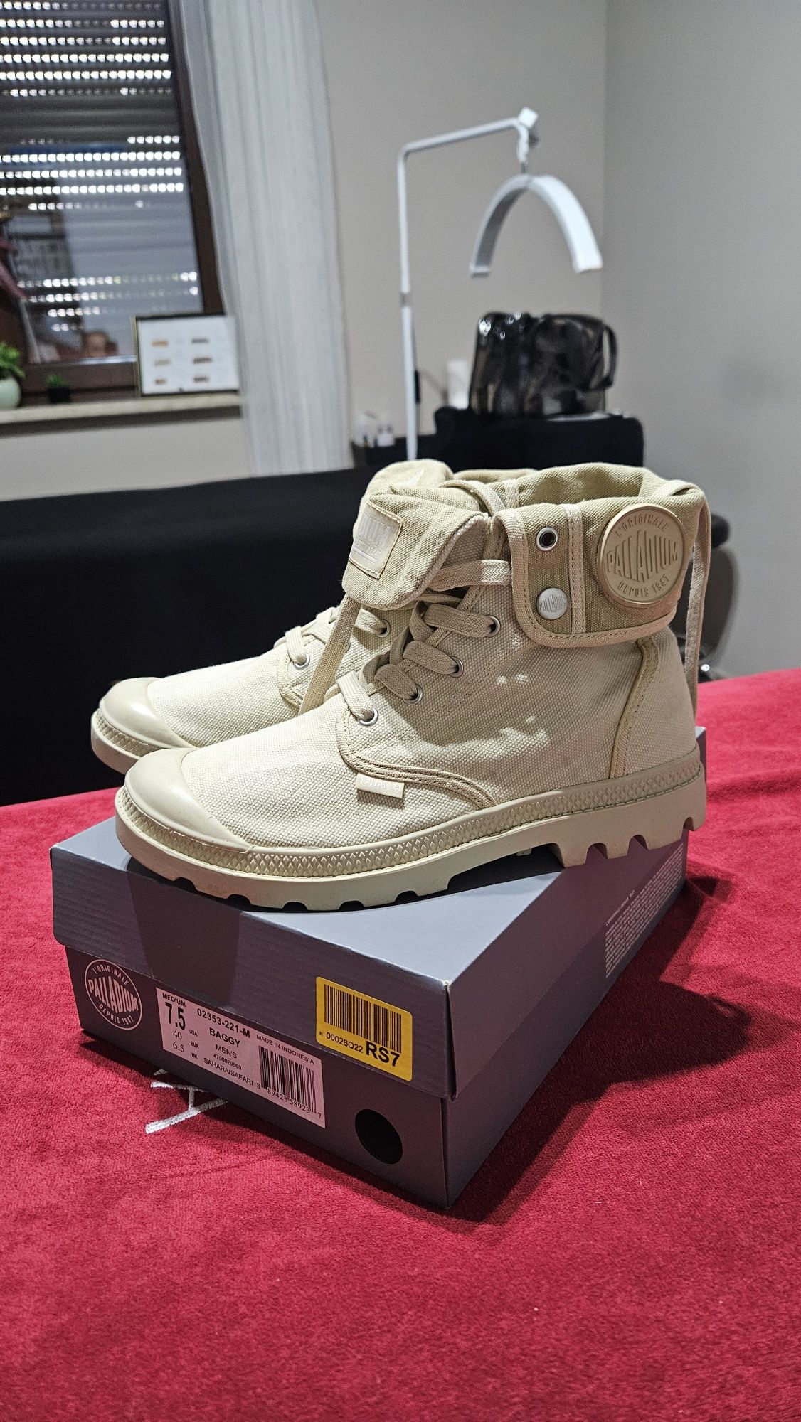 Sprzedam buty Palladium Baggy kolor Sahara/ Safari roz. 40
