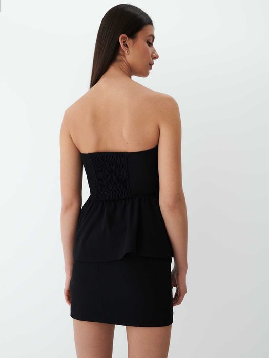 Top czarny dekolt serce z baskinią falbaną MOHITO 40/L