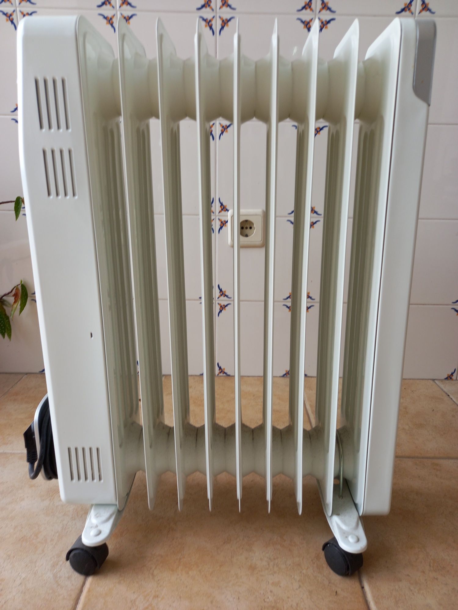 Aquecedor a oléo 2200W como novo