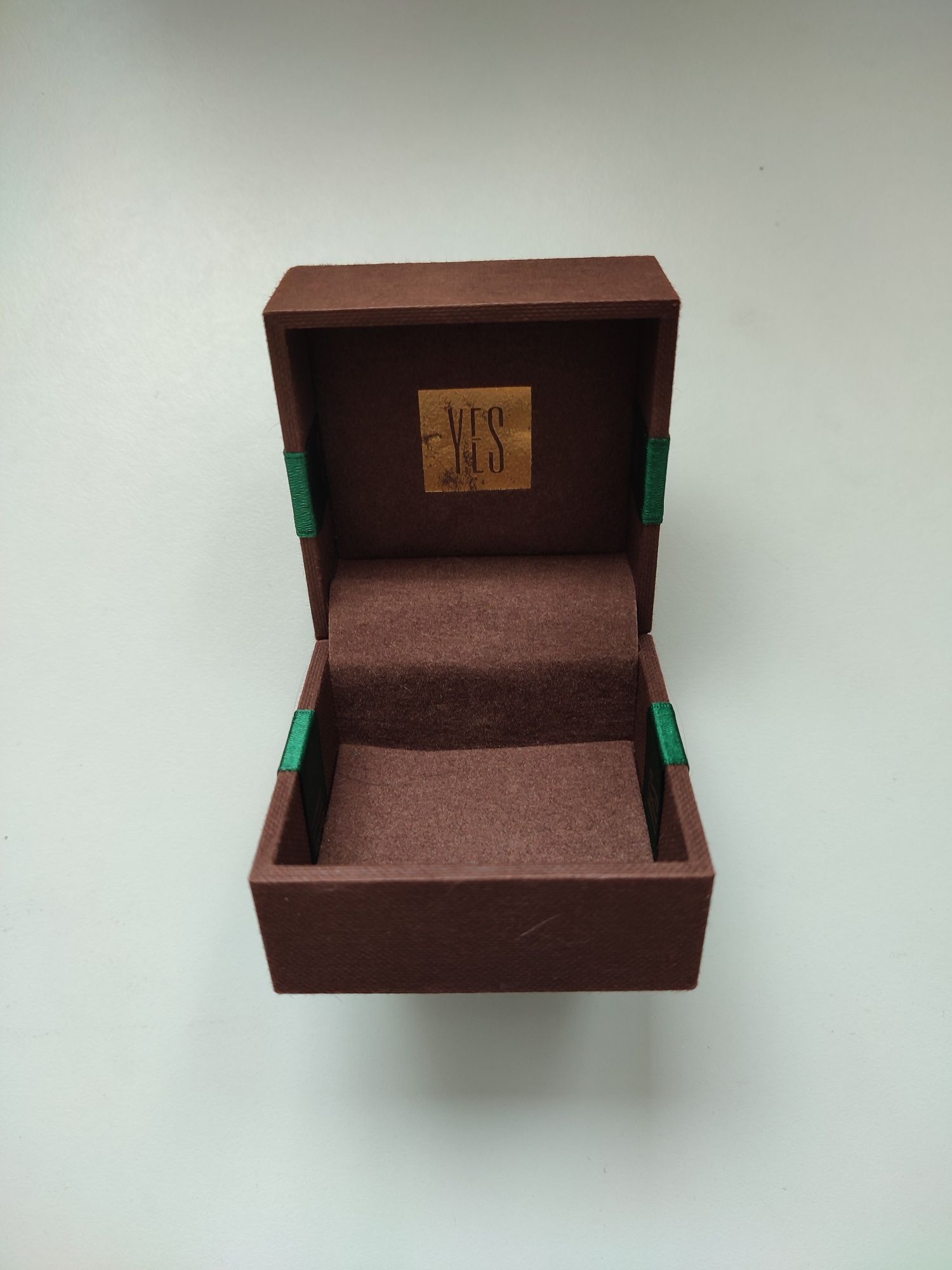 Yes - małe pudełko na biżuterię