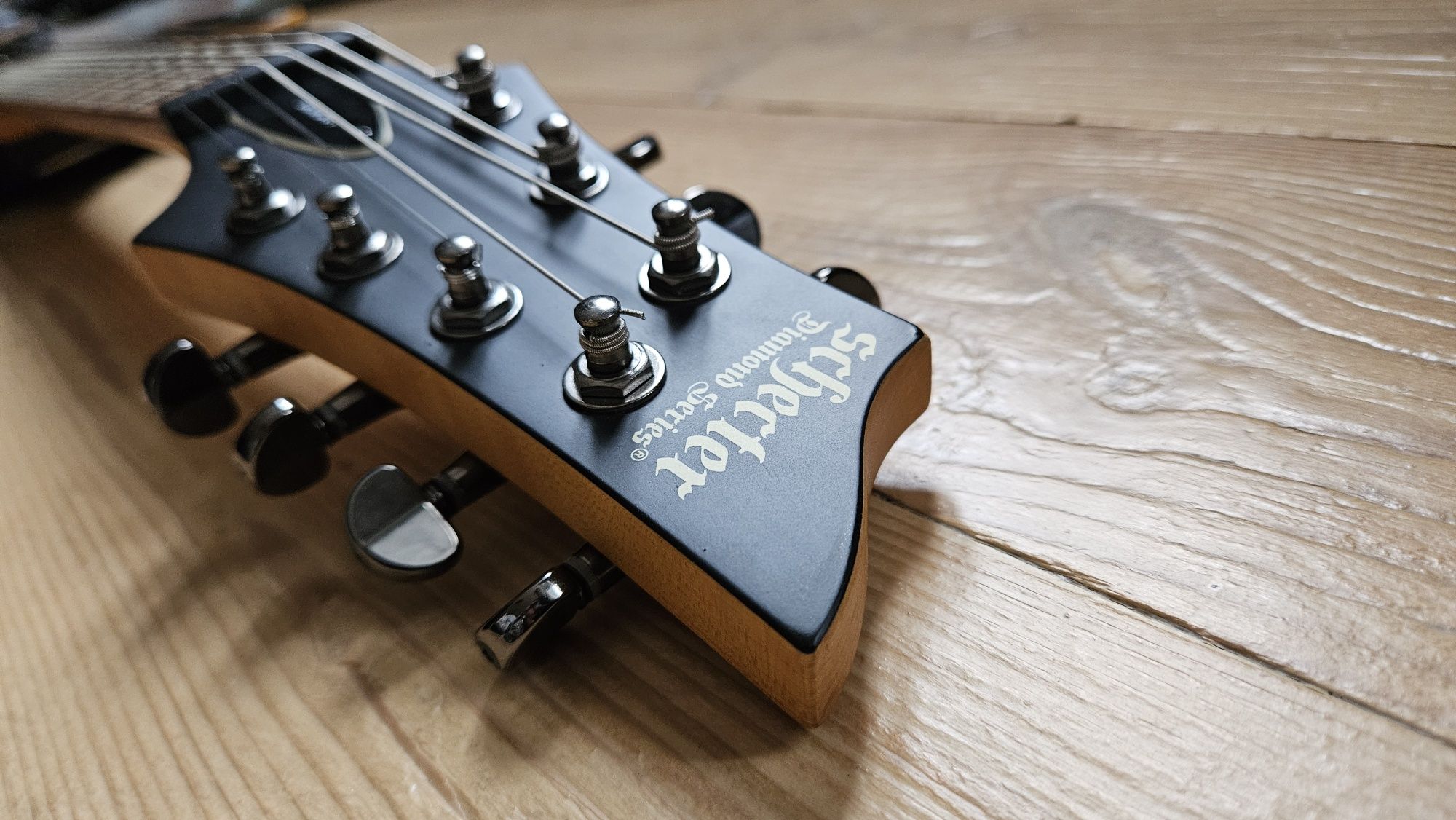 Schecter Demon 7