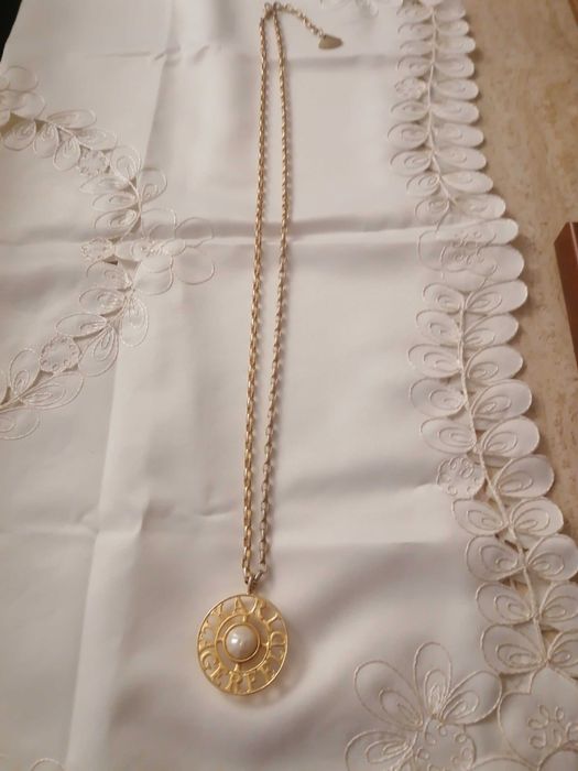 Fio banhado a ouro e Pérola Barroca Karl Lagerfeld