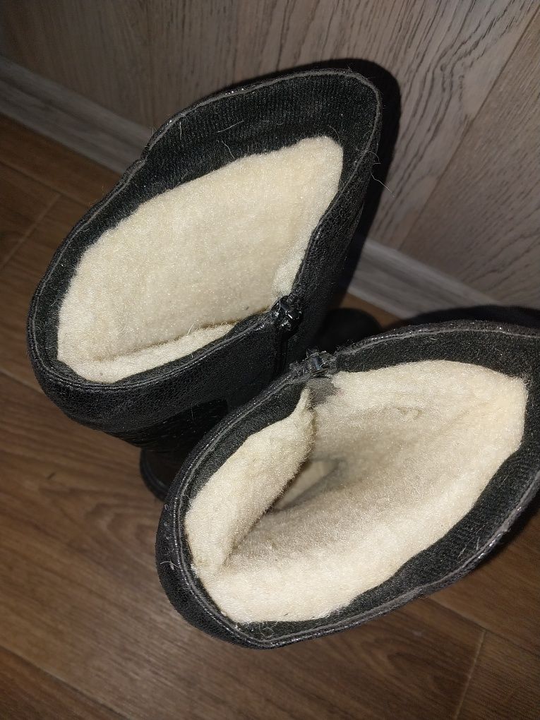 Продам дитячі зимові чоботи, сапожки для дівчинки розмір 32