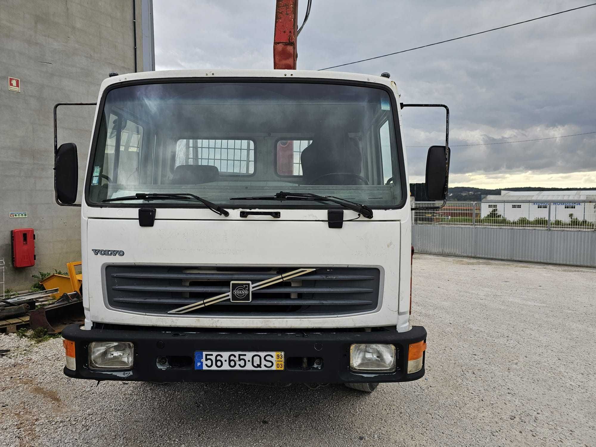 Volvo FL 6 com grua e báscula