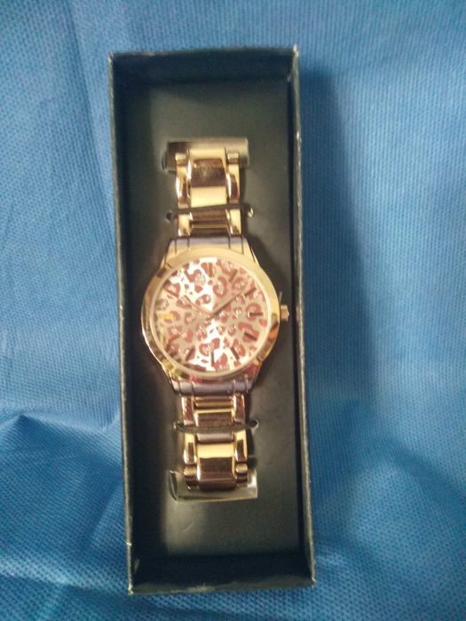 VRelógios de Sra da marca avon