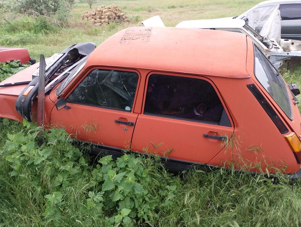 Renault        5