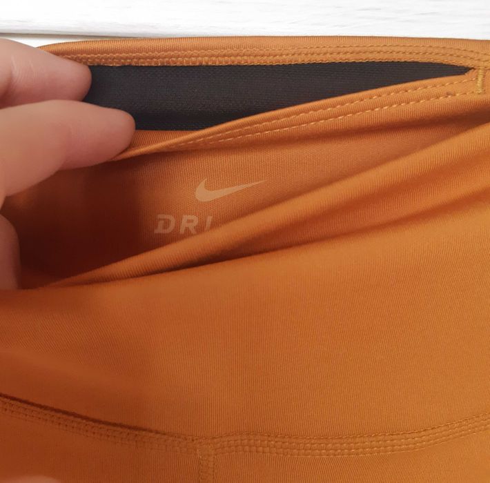 Леггинсы, лосины горчичного оттенка для спорта nike