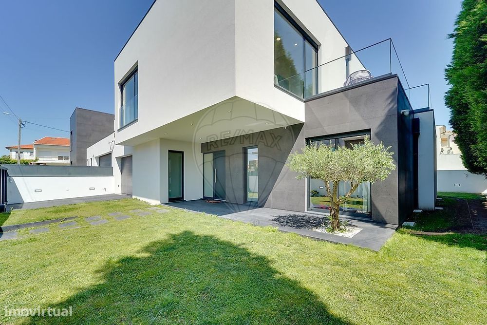 Moradia T4 para venda