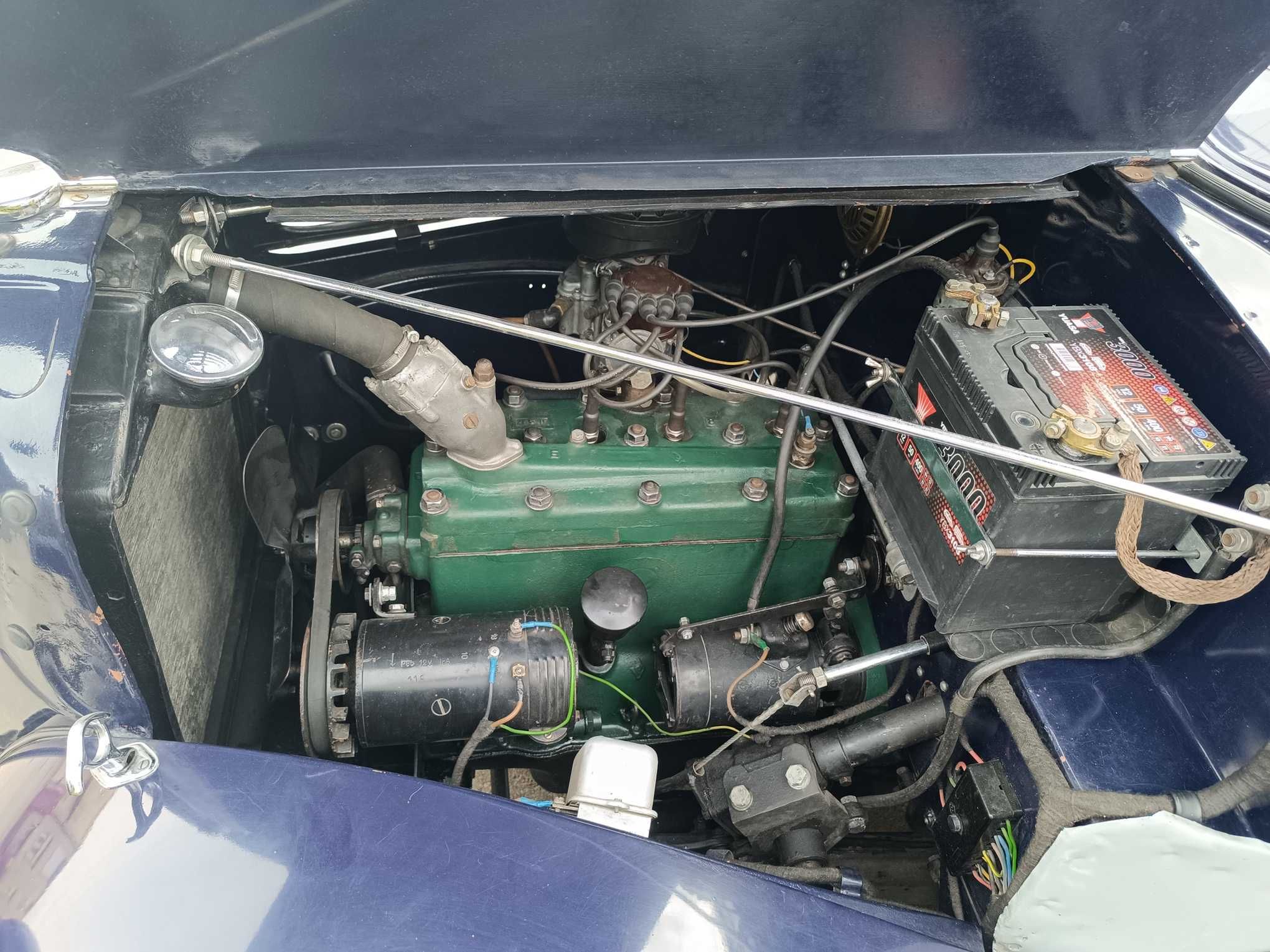 Filmowe Renault Primaquatre z 1936 roku