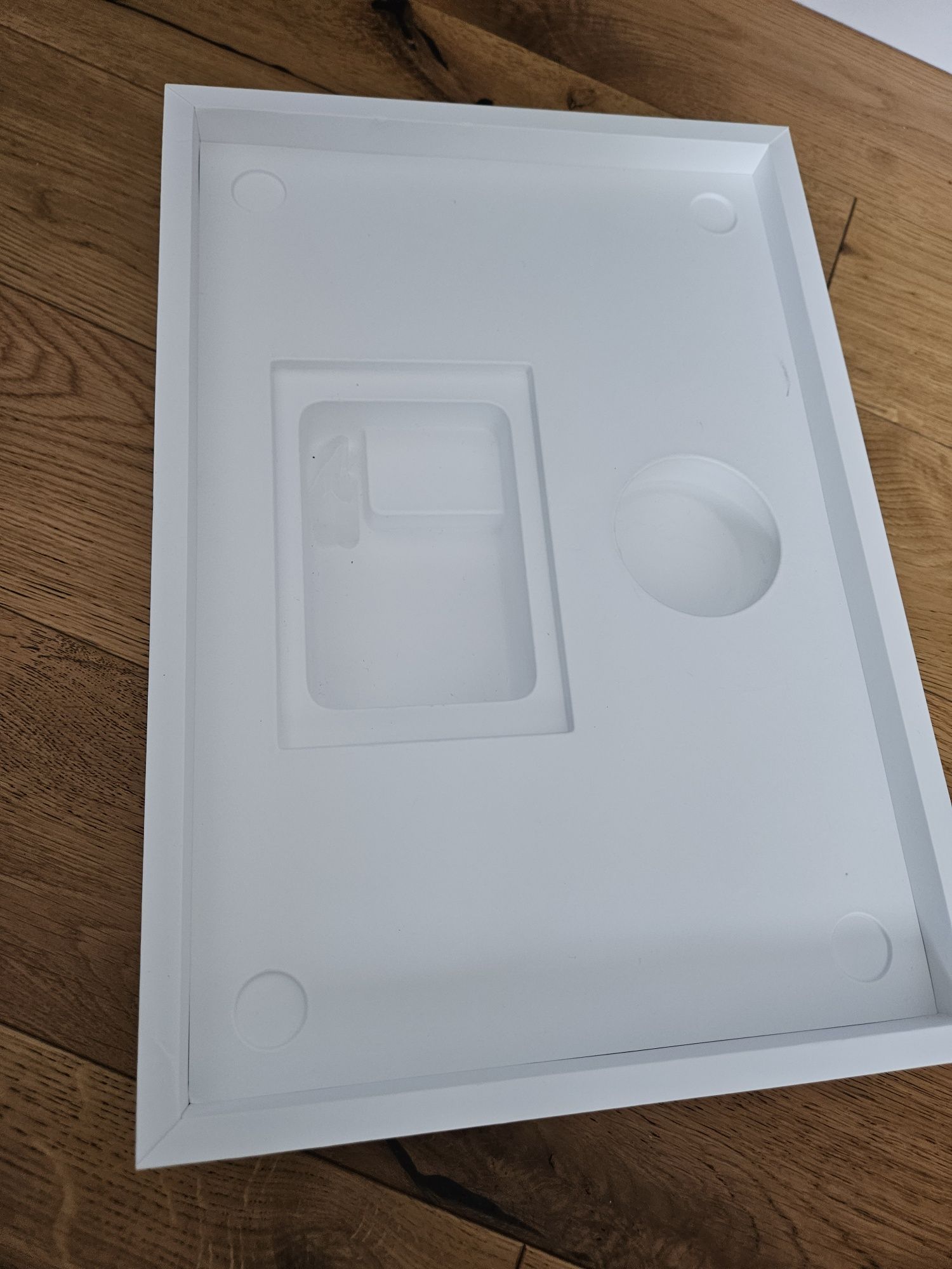 Tylko PUDEŁKO do macbook pro