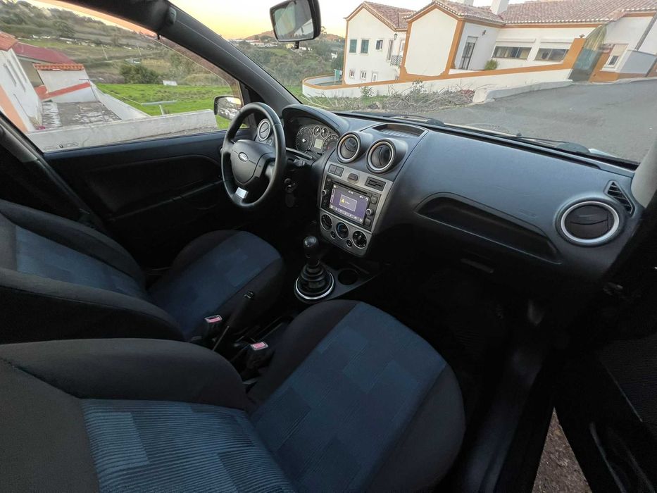 Ford Fiesta 1.25i - 100 Mil Kms - A/C
