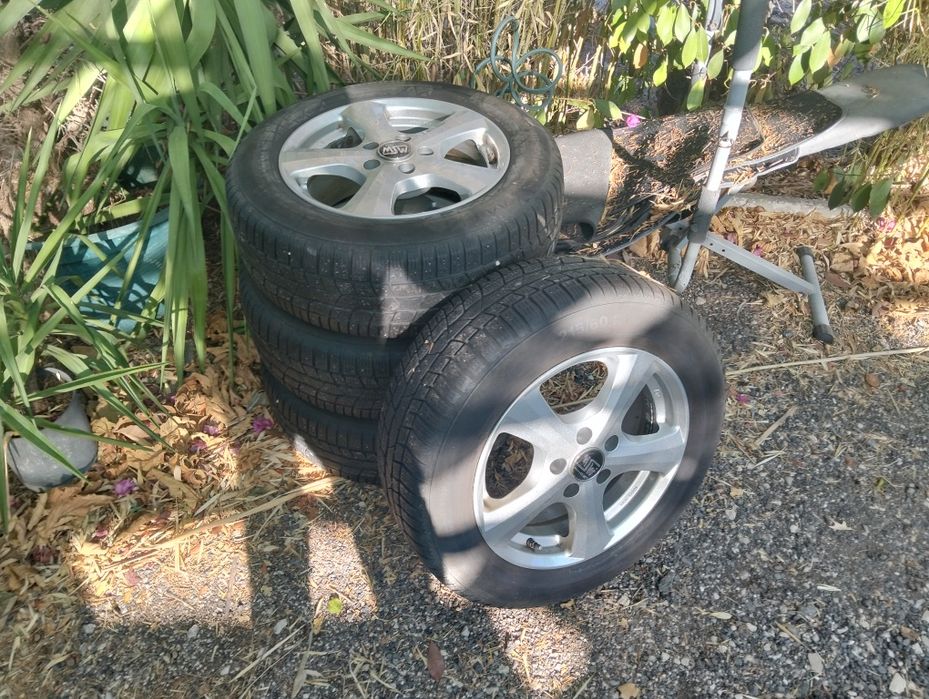 Jantes e pneus 16 como novas