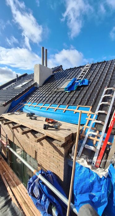 wkrętami, a także łączy ze sobą po