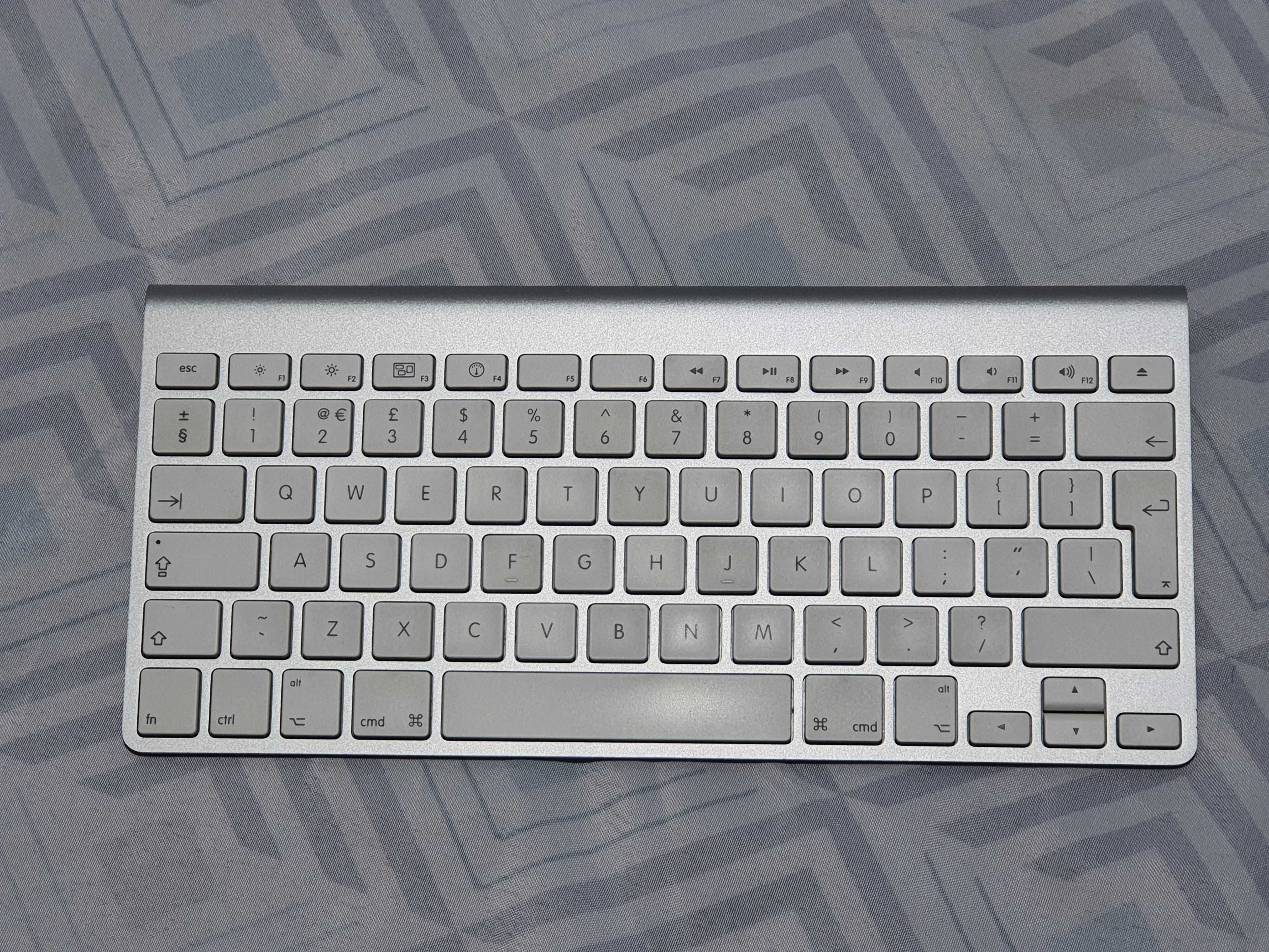 Teclado Apple / Mac /  sem fios / como novo ( muito pouco uso )