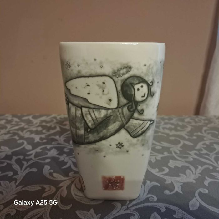 Kubek porcelanowy z aniołkiem i motywem gwiazdek 400 ml
