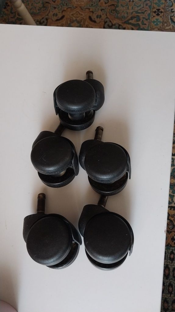 Продам ролики для офисного кресла 5шт.
