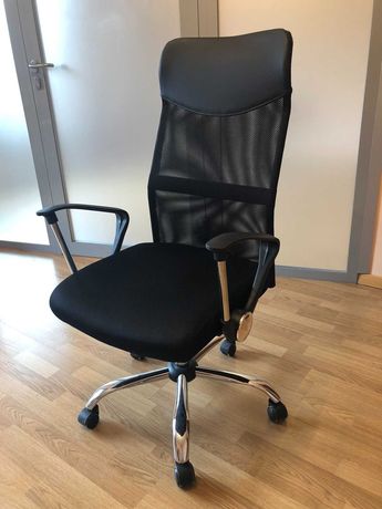 Krzesło biurowe BILLUM czarny, w dobrym stanie + kółka kauczukowe