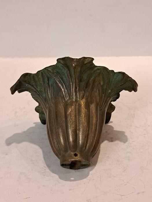 Розетка бронзовая, деталь от светильника - латунь.