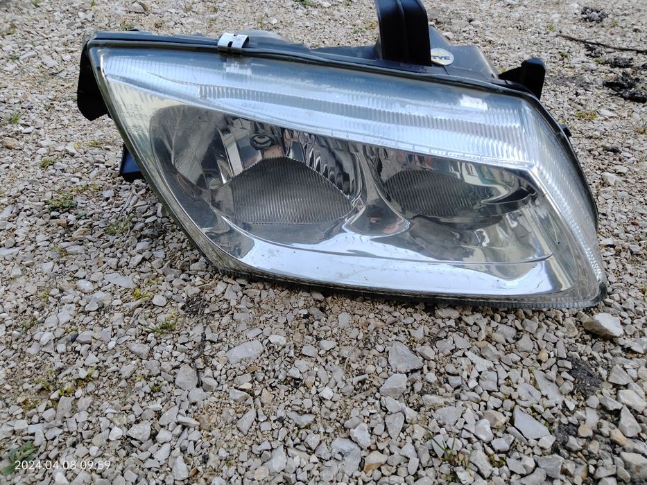 Lampa przednia prawa nissan almera N16