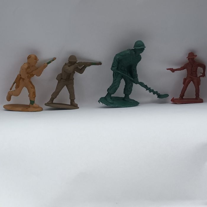 Diversos bonecos antigos ver fotos