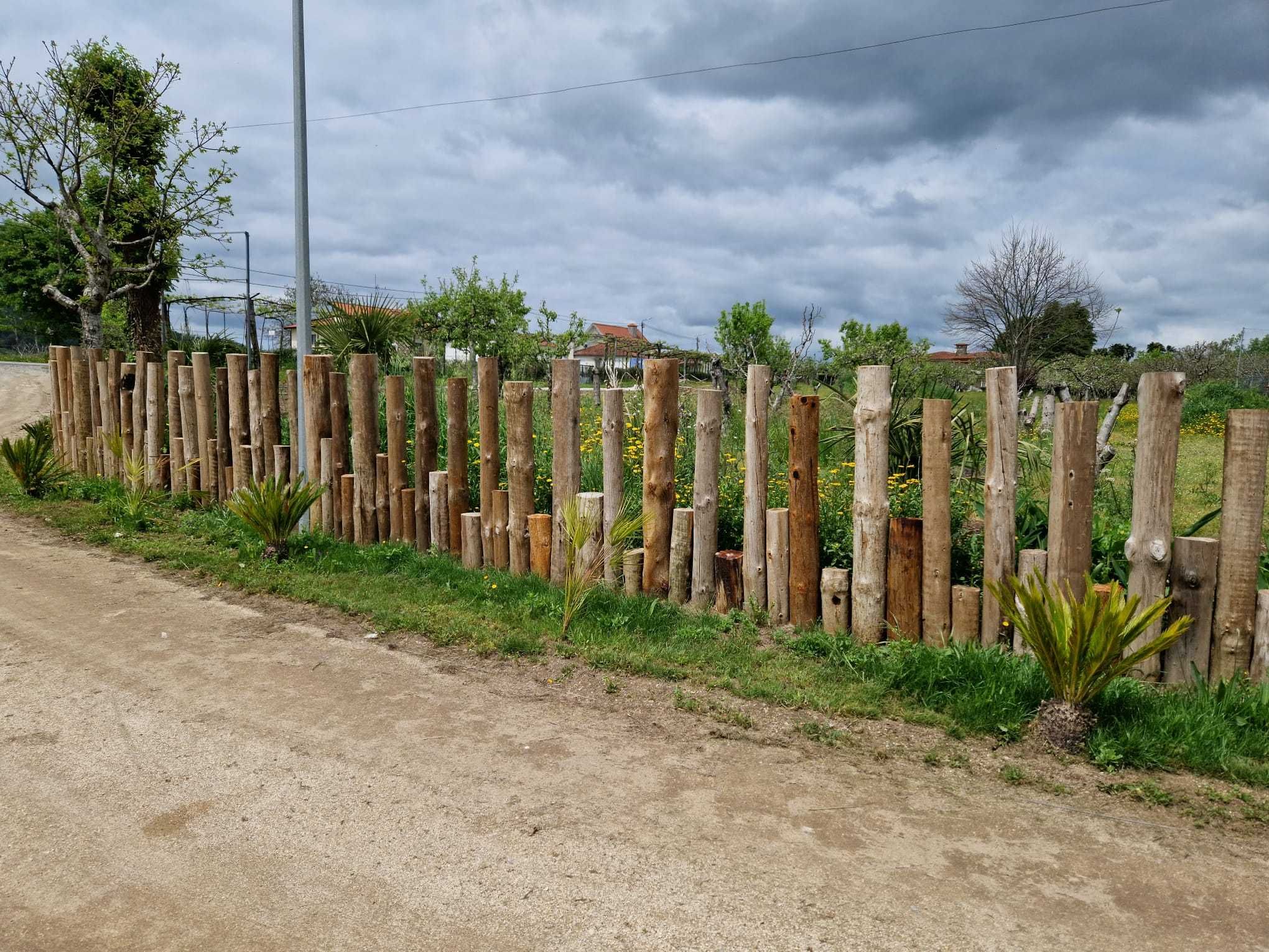 Postes de madeira tratada