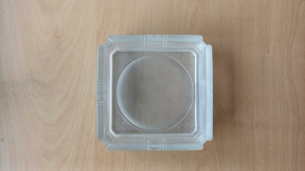 Cinzeiro da marca de cigarros SG