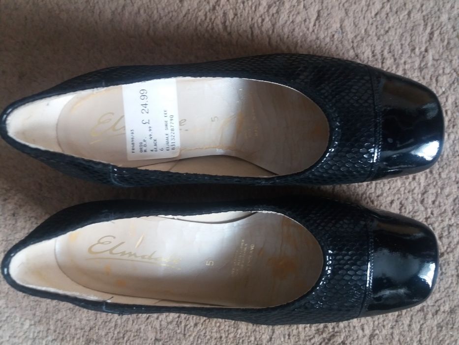 Skórzane czółenka na niskim obcasie