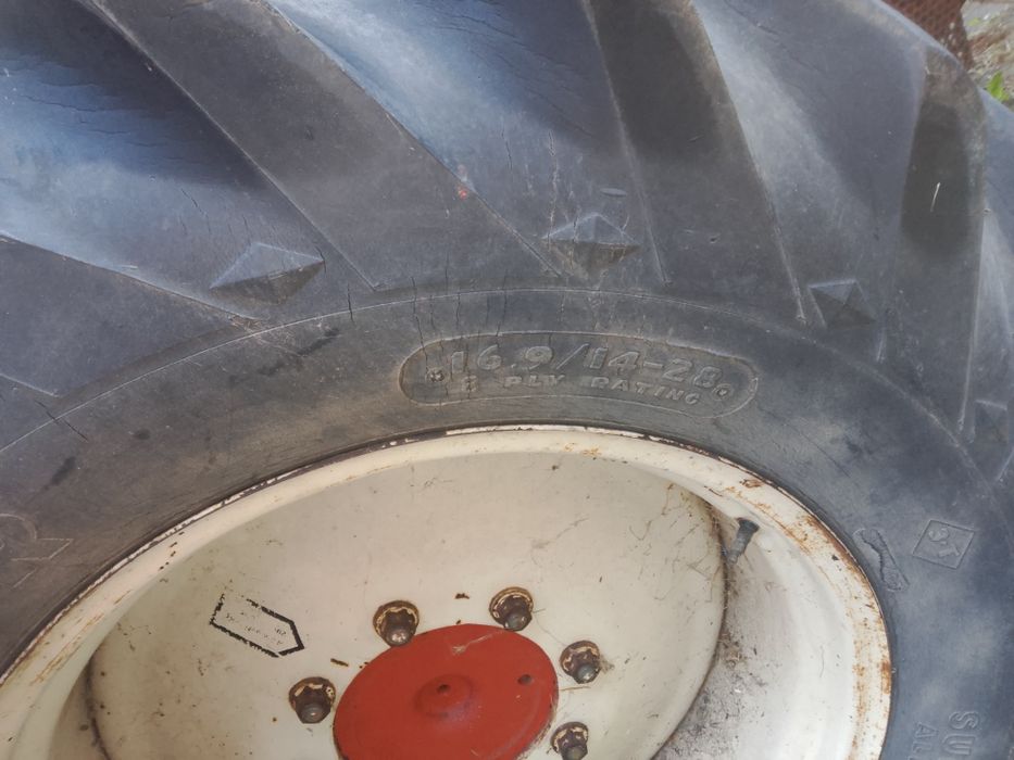 Opony do ursusa c 360 16.9/14-28