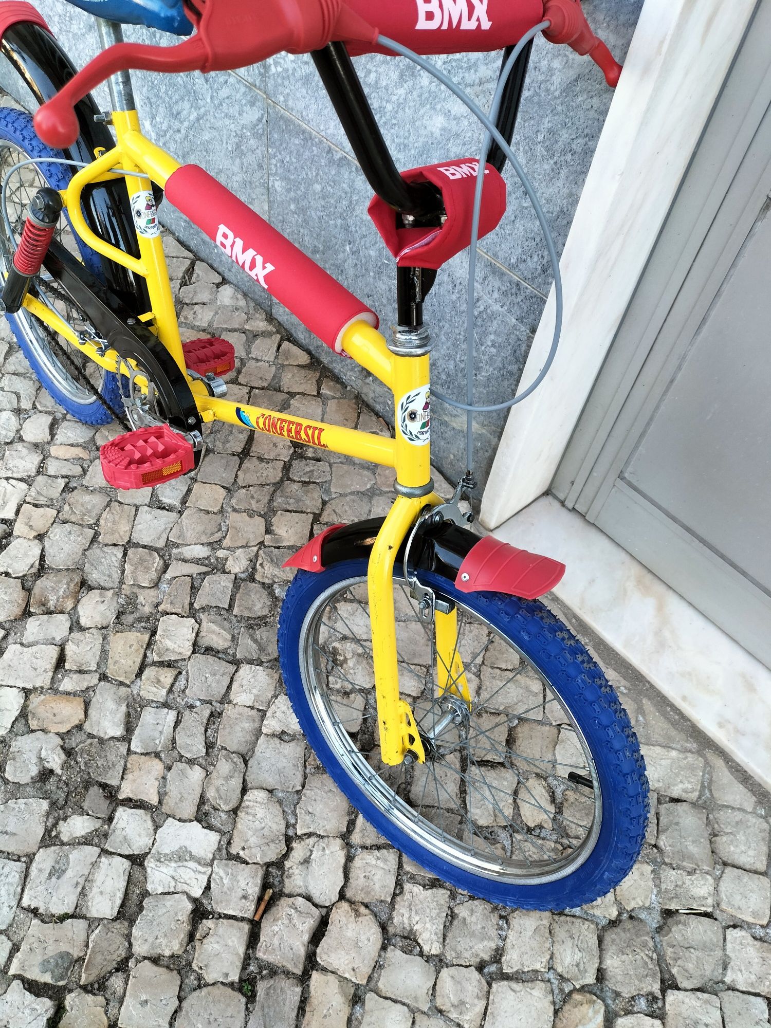 Bicicleta BMX confersil com amortecedores duplos
