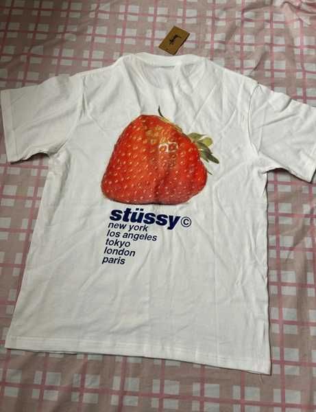 stussy koszulka z nadrukiem truskawkowym rozmiar XL