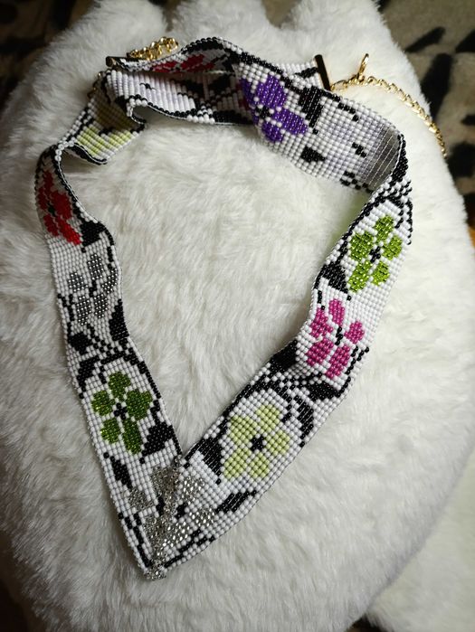 Вироби з бісеру та натурального каменю